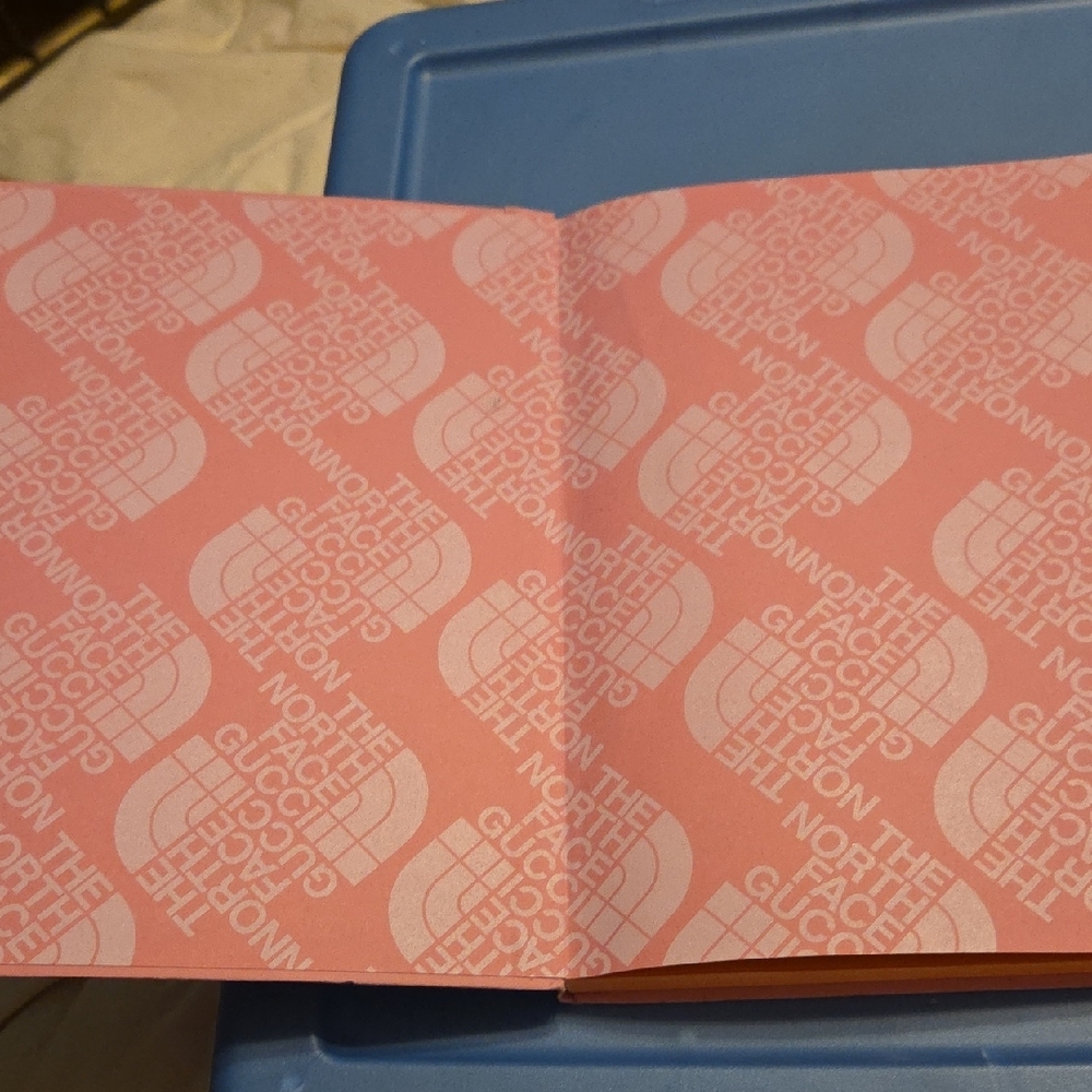 Gucci Pink Notebook - Picture 5 of 5